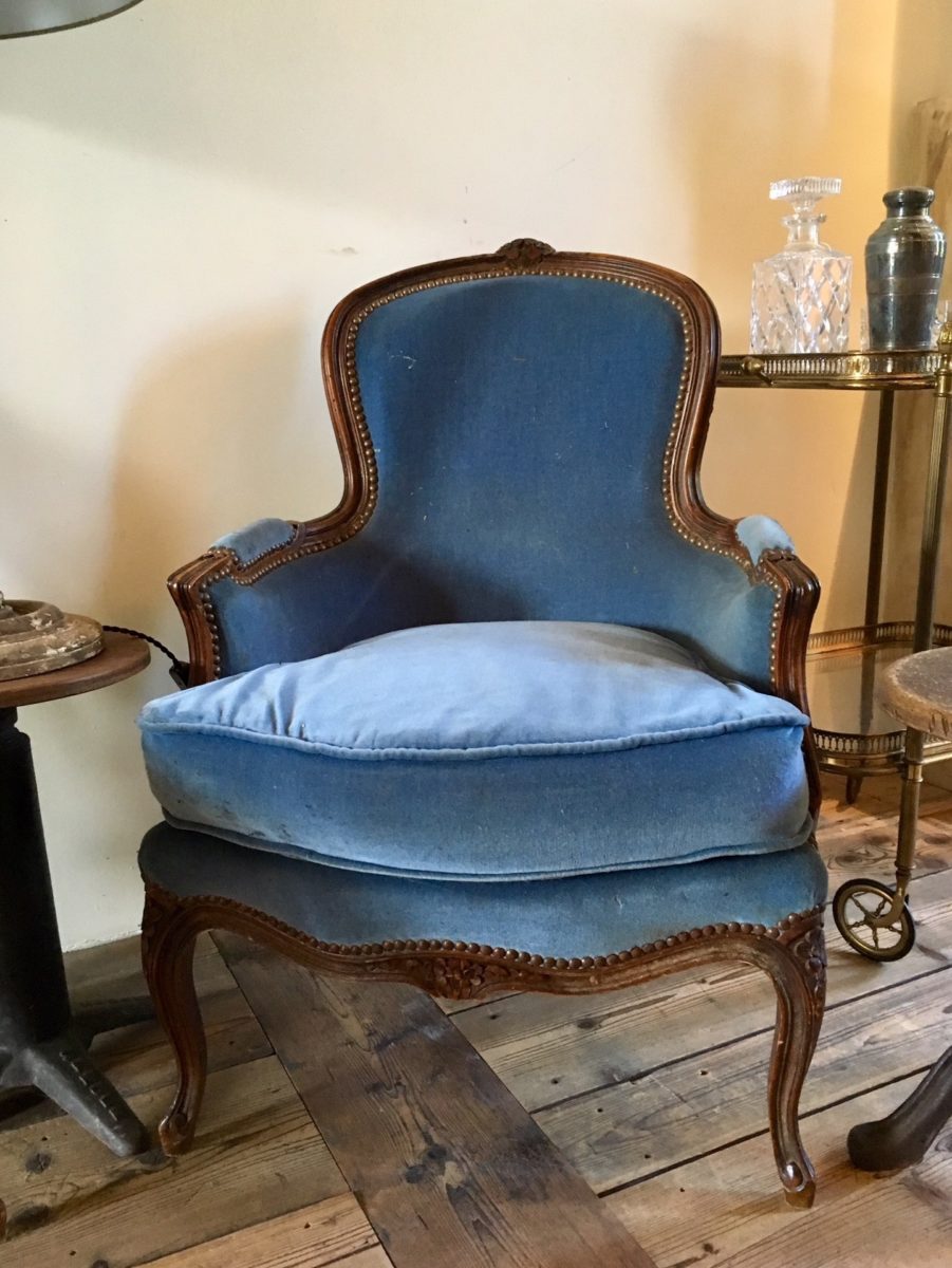 Antieke fauteuils met blauw fluweel Piet Jonker