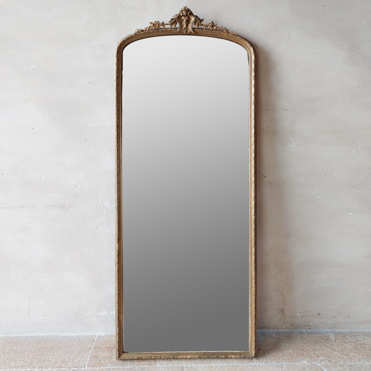 Snooze volwassene spreiding Grote antieke vergulde spiegel, hoog model - Piet Jonker