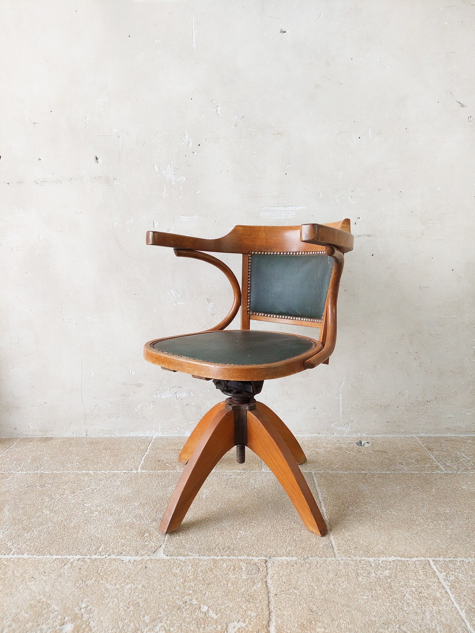 jungle eindeloos Omleiding Antieke houten draaibare bureaustoel - Piet Jonker